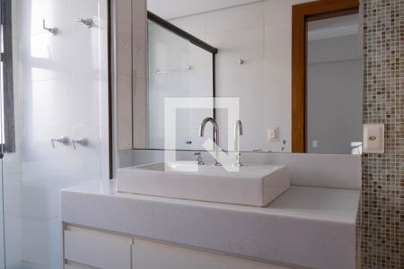 Apartamento para alugar com 179m², 4 quartos e 2 vagas Apartamento para alugar com 179m², 4 quartos e 2 vagasBanheiro da Suíte 2