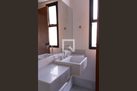 Apartamento para alugar com 179m², 4 quartos e 2 vagas Apartamento para alugar com 179m², 4 quartos e 2 vagasBanheiro Social