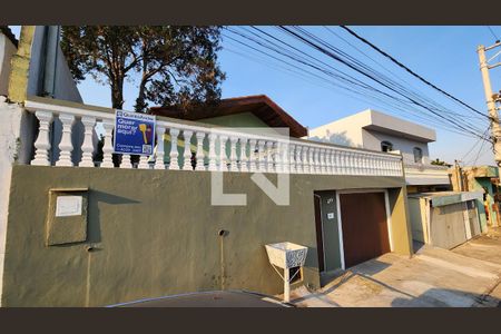 Casa à venda com 187m², 4 quartos e 2 vagas Casa à venda com 187m², 4 quartos e 2 vagasFachada