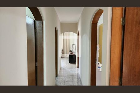 Casa à venda com 187m², 4 quartos e 2 vagas Casa à venda com 187m², 4 quartos e 2 vagasCorredor