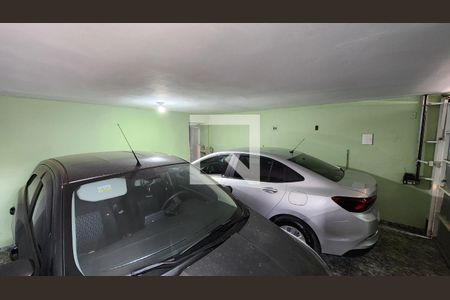 Casa à venda com 187m², 4 quartos e 2 vagas Casa à venda com 187m², 4 quartos e 2 vagasGaragem