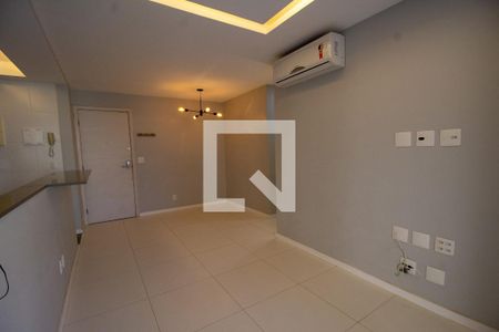 Sala de apartamento para alugar com 2 quartos, 70m² em Recreio dos Bandeirantes, Rio de Janeiro