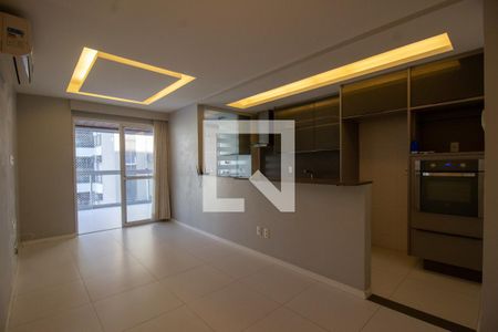 Sala de apartamento para alugar com 2 quartos, 70m² em Recreio dos Bandeirantes, Rio de Janeiro