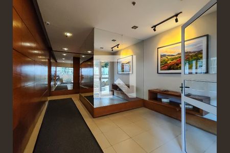 Apartamento à venda com 80m², 3 quartos e 1 vaga Apartamento à venda com 80m², 3 quartos e 1 vagaHall