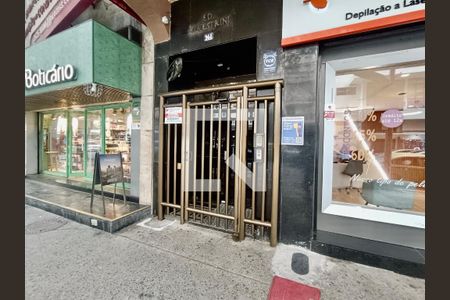 Apartamento à venda com 105m², 3 quartos e 1 vaga Apartamento à venda com 105m², 3 quartos e 1 vagaFachada com cartaz QA