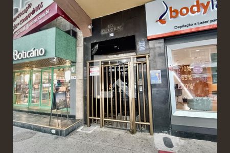 Apartamento à venda com 105m², 3 quartos e 1 vaga Apartamento à venda com 105m², 3 quartos e 1 vagaFachada com cartaz QA