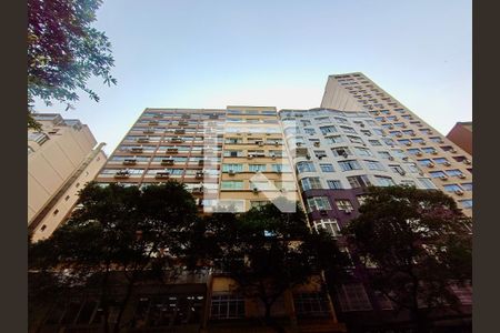 Apartamento à venda com 105m², 3 quartos e 1 vaga Apartamento à venda com 105m², 3 quartos e 1 vagaFachada com cartaz QA