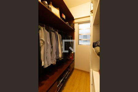 Apartamento à venda com 54m², 1 quarto e sem vaga Apartamento à venda com 54m², 1 quarto e sem vagaDetalhe do closet