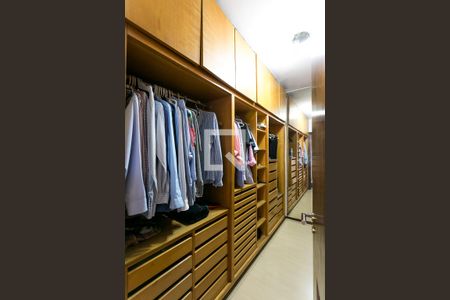 Apartamento à venda com 450m², 5 quartos e 4 vagas Apartamento à venda com 450m², 5 quartos e 4 vagasCloset da suíte 3