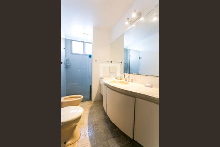 Apartamento à venda com 450m², 5 quartos e 4 vagas Apartamento à venda com 450m², 5 quartos e 4 vagasBanheiro da Suíte 2