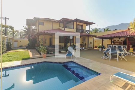 Casa de condomínio à venda com 320m², 4 quartos e 4 vagasÁrea externa