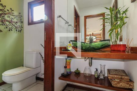 Casa de condomínio à venda com 320m², 4 quartos e 4 vagasLavabo