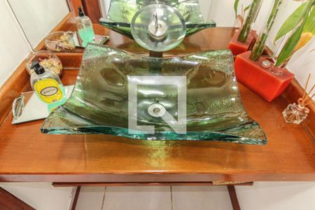 Casa de condomínio à venda com 320m², 4 quartos e 4 vagasLavabo