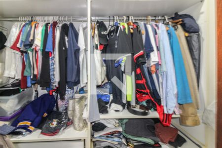 Casa de condomínio à venda com 320m², 4 quartos e 4 vagasSuíte 3 - Closet