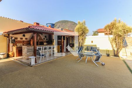 Casa de condomínio à venda com 320m², 4 quartos e 4 vagasÁrea externa