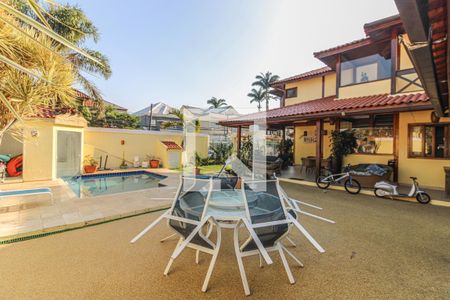 Casa de condomínio à venda com 320m², 4 quartos e 4 vagasÁrea externa