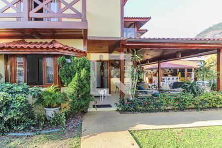 Casa de condomínio à venda com 320m², 4 quartos e 4 vagasÁrea externa