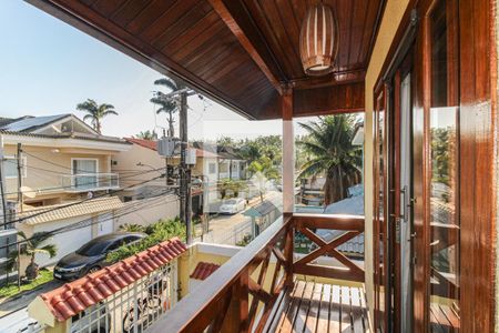 Casa de condomínio à venda com 320m², 4 quartos e 4 vagasSuíte 1 - Varanda