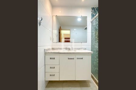 Banheiro Social de apartamento à venda com 2 quartos, 65m² em Copacabana, Rio de Janeiro