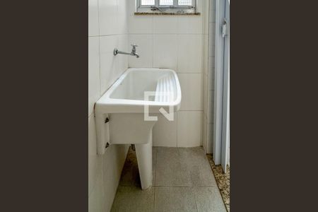 Apartamento à venda com 65m², 2 quartos e sem vaga Apartamento à venda com 65m², 2 quartos e sem vagaBanheiro de serviço