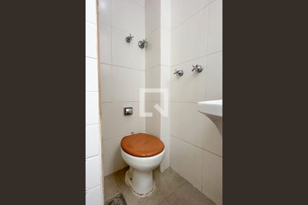 Apartamento à venda com 65m², 2 quartos e sem vaga Apartamento à venda com 65m², 2 quartos e sem vagaBanheiro de serviço