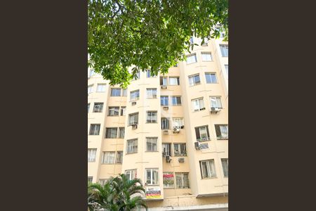 Apartamento à venda com 65m², 2 quartos e sem vaga Apartamento à venda com 65m², 2 quartos e sem vagaFachada