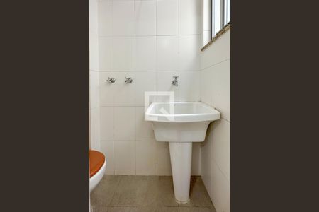 Apartamento à venda com 65m², 2 quartos e sem vaga Apartamento à venda com 65m², 2 quartos e sem vagaBanheiro de serviço