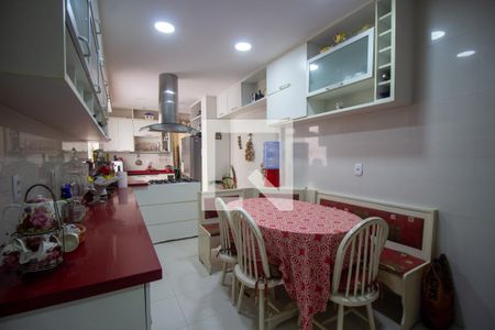 Apartamento para alugar com 229m², 4 quartos e 3 vagasCozinha e Área de Serviço