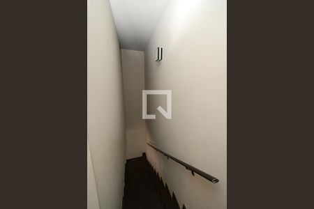 Casa de condomínio à venda com 96m², 3 quartos e 2 vagasEscada