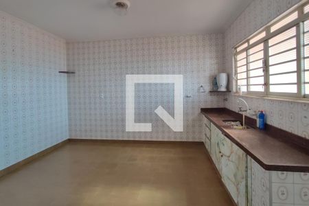 Casa à venda com 107m², 3 quartos e 3 vagasCozinha 