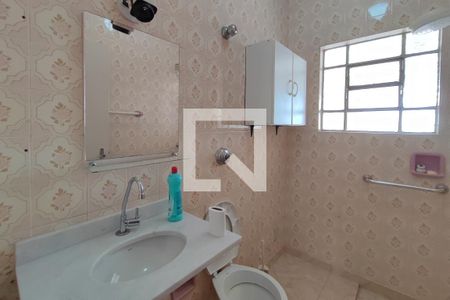 Casa à venda com 107m², 3 quartos e 3 vagasBanheiro 