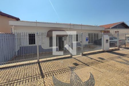 Casa à venda com 107m², 3 quartos e 3 vagasFachada 