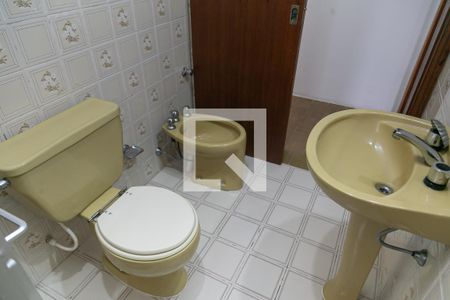 Casa à venda com 195m², 3 quartos e 2 vagas Casa à venda com 195m², 3 quartos e 2 vagasBanheiro