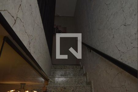 Apartamento à venda com 128m², 2 quartos e 2 vagasEscada