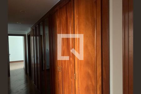 Rouparia no Corredor intimo de apartamento à venda com 4 quartos, 253m² em Funcionários, Belo Horizonte