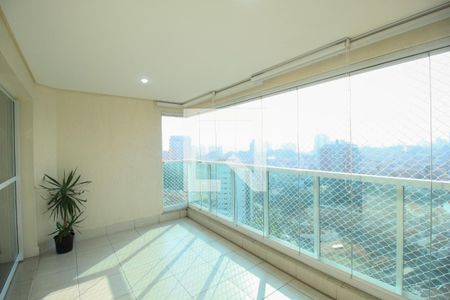 Apartamento para alugar com 117m², 3 quartos e 3 vagas Apartamento para alugar com 117m², 3 quartos e 3 vagasVaranda