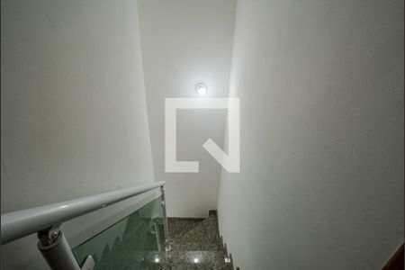 Escada de casa para alugar com 2 quartos, 89m² em Jardim Ana Maria, Santo André