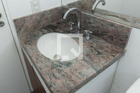 Banheiro Social de apartamento para alugar com 3 quartos, 133m² em Vila Santo Estéfano, São Paulo