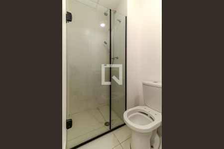 Banheiro de kitnet/studio para alugar com 1 quarto, 22m² em República, São Paulo