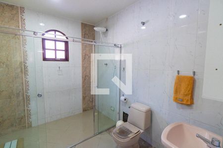 Casa à venda com 750m², 4 quartos e 8 vagasBanheiro da Suíte 2