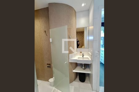 Apartamento à venda com 119m², 3 quartos e 1 vaga Apartamento à venda com 119m², 3 quartos e 1 vagaSuíte banheiro