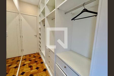 Apartamento à venda com 119m², 3 quartos e 1 vaga Apartamento à venda com 119m², 3 quartos e 1 vagaSuíte closet