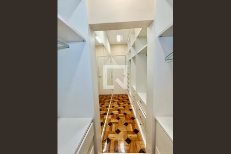 Apartamento à venda com 119m², 3 quartos e 1 vaga Apartamento à venda com 119m², 3 quartos e 1 vagaSuíte closet