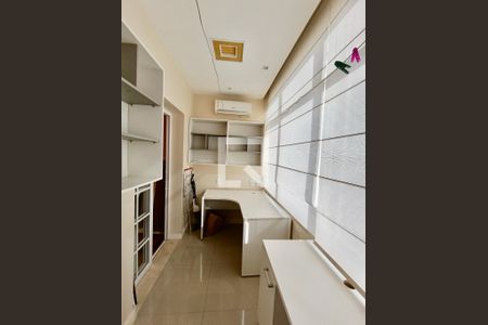 Apartamento à venda com 119m², 3 quartos e 1 vaga Apartamento à venda com 119m², 3 quartos e 1 vagaVaranda fechada