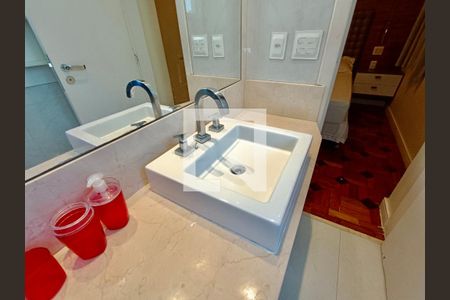 Apartamento à venda com 119m², 3 quartos e 1 vaga Apartamento à venda com 119m², 3 quartos e 1 vagaSuíte banheiro