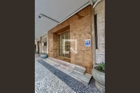 Apartamento à venda com 119m², 3 quartos e 1 vaga Apartamento à venda com 119m², 3 quartos e 1 vagaFachada com cartaz QA