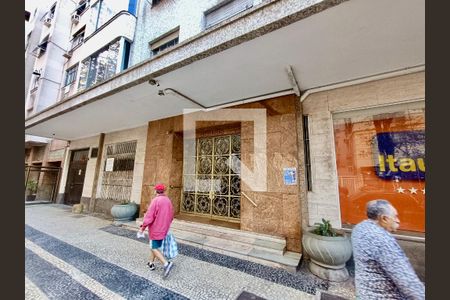 Apartamento à venda com 119m², 3 quartos e 1 vaga Apartamento à venda com 119m², 3 quartos e 1 vagaFachada com cartaz QA