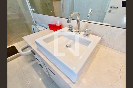 Apartamento à venda com 119m², 3 quartos e 1 vaga Apartamento à venda com 119m², 3 quartos e 1 vagaSuíte banheiro