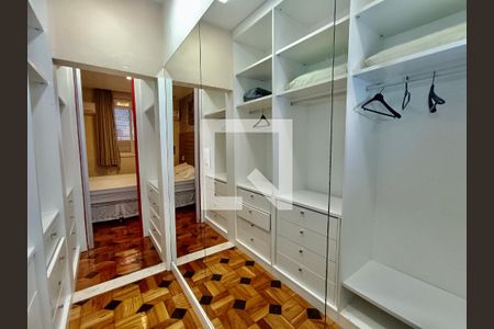 Apartamento à venda com 119m², 3 quartos e 1 vaga Apartamento à venda com 119m², 3 quartos e 1 vagaSuíte closet