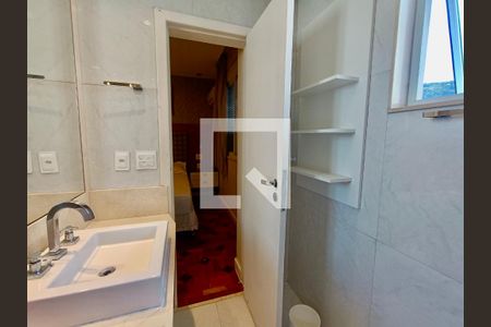 Apartamento à venda com 119m², 3 quartos e 1 vaga Apartamento à venda com 119m², 3 quartos e 1 vagaSuíte banheiro